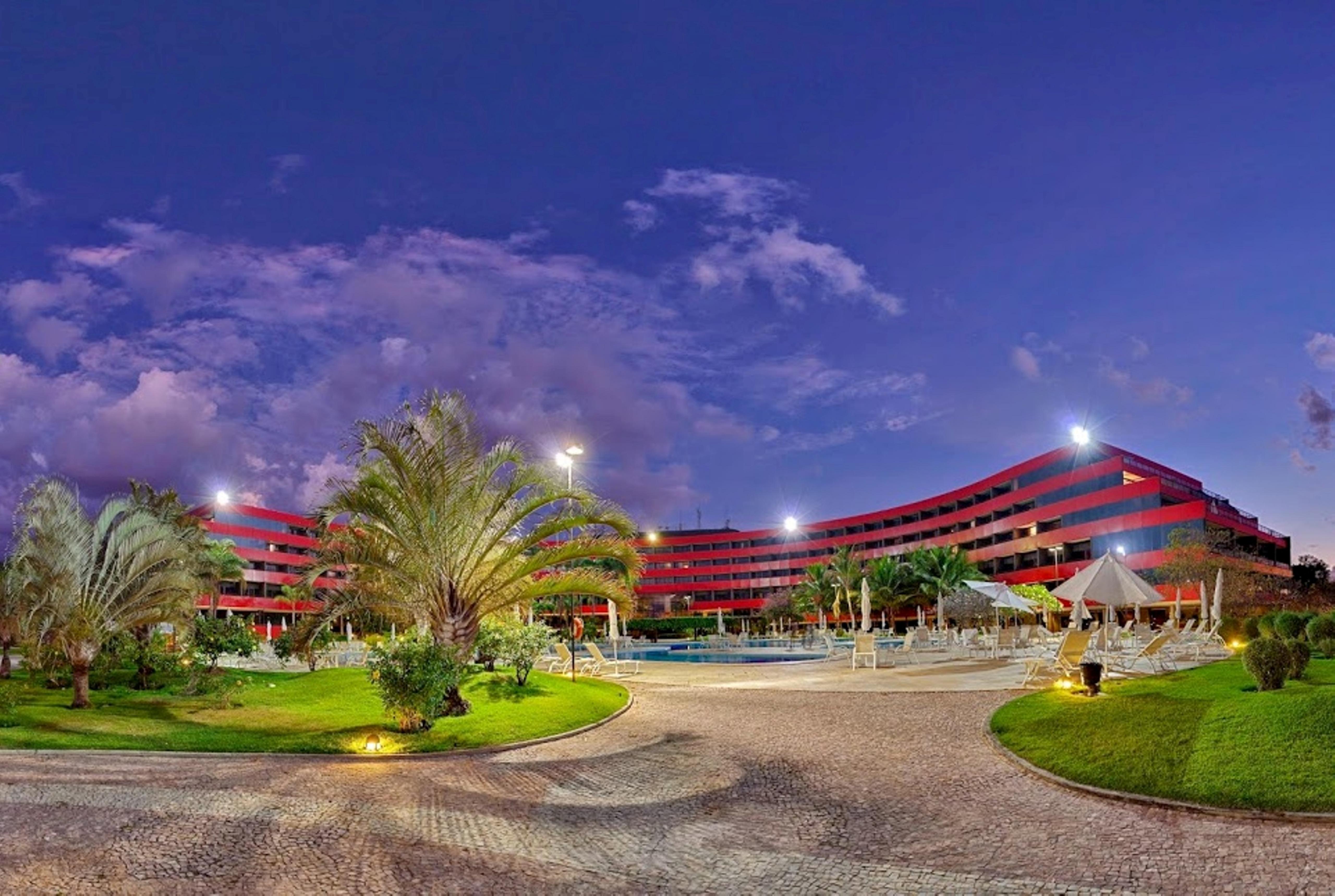 Royal Tulip Brasilia Alvorada Hotel Ngoại thất bức ảnh The hotel at night