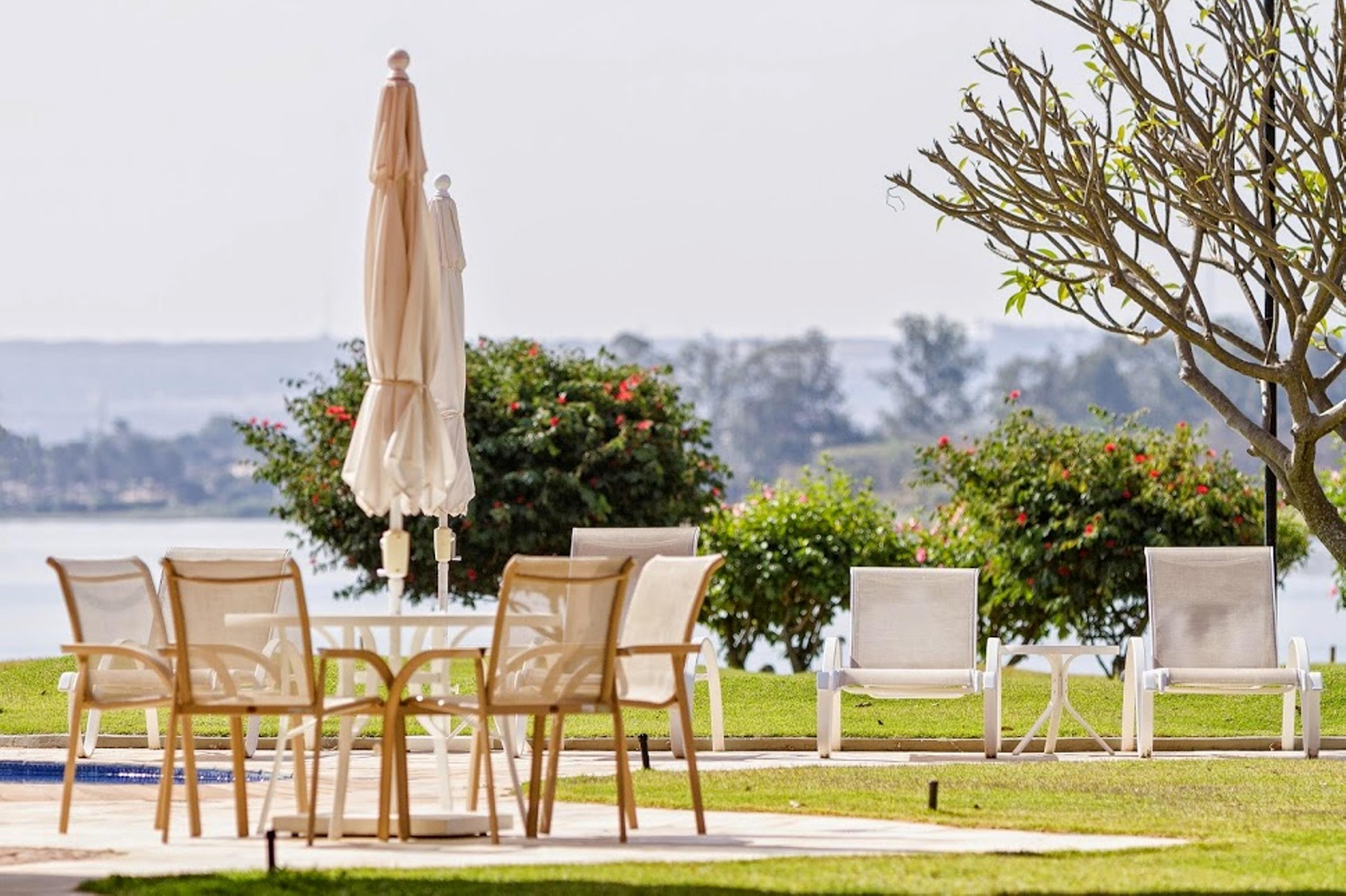 Royal Tulip Brasilia Alvorada Hotel Ngoại thất bức ảnh The resort's pool area