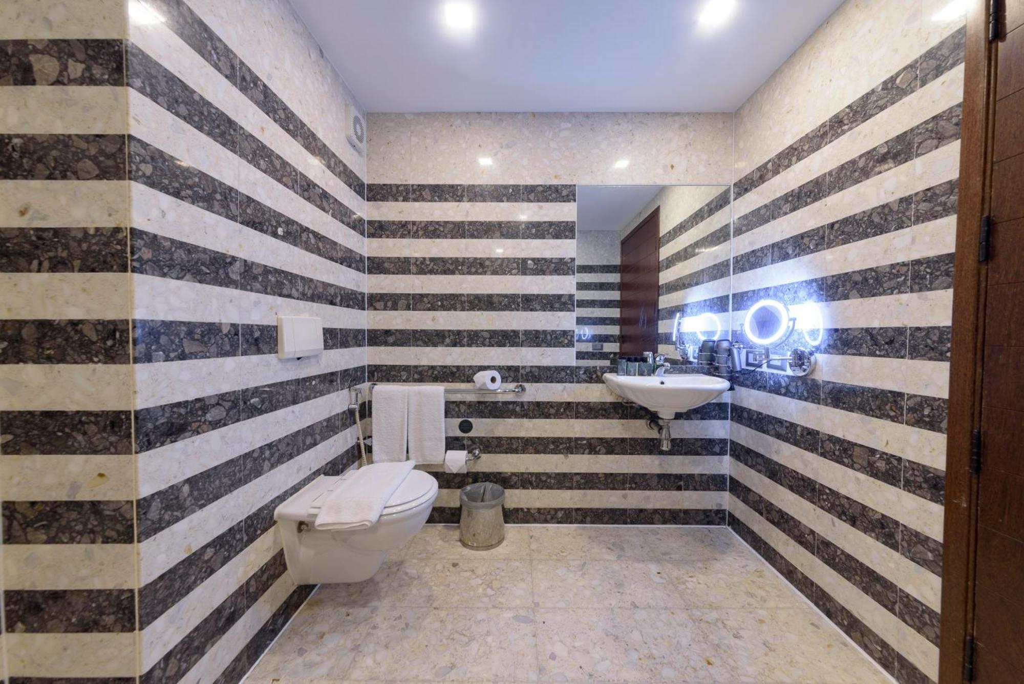 Royal Tulip Brasilia Alvorada Hotel Phòng bức ảnh Bathroom