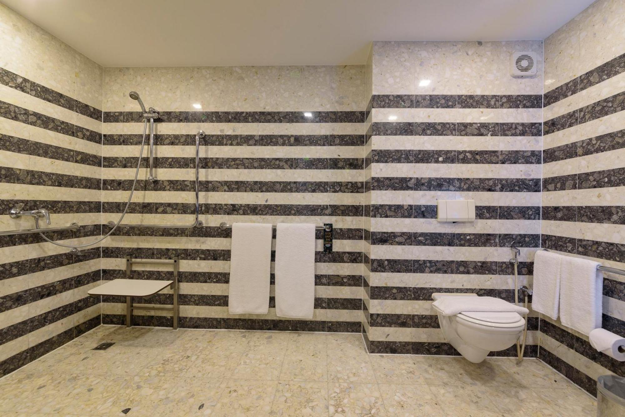 Royal Tulip Brasilia Alvorada Hotel Phòng bức ảnh A wet room