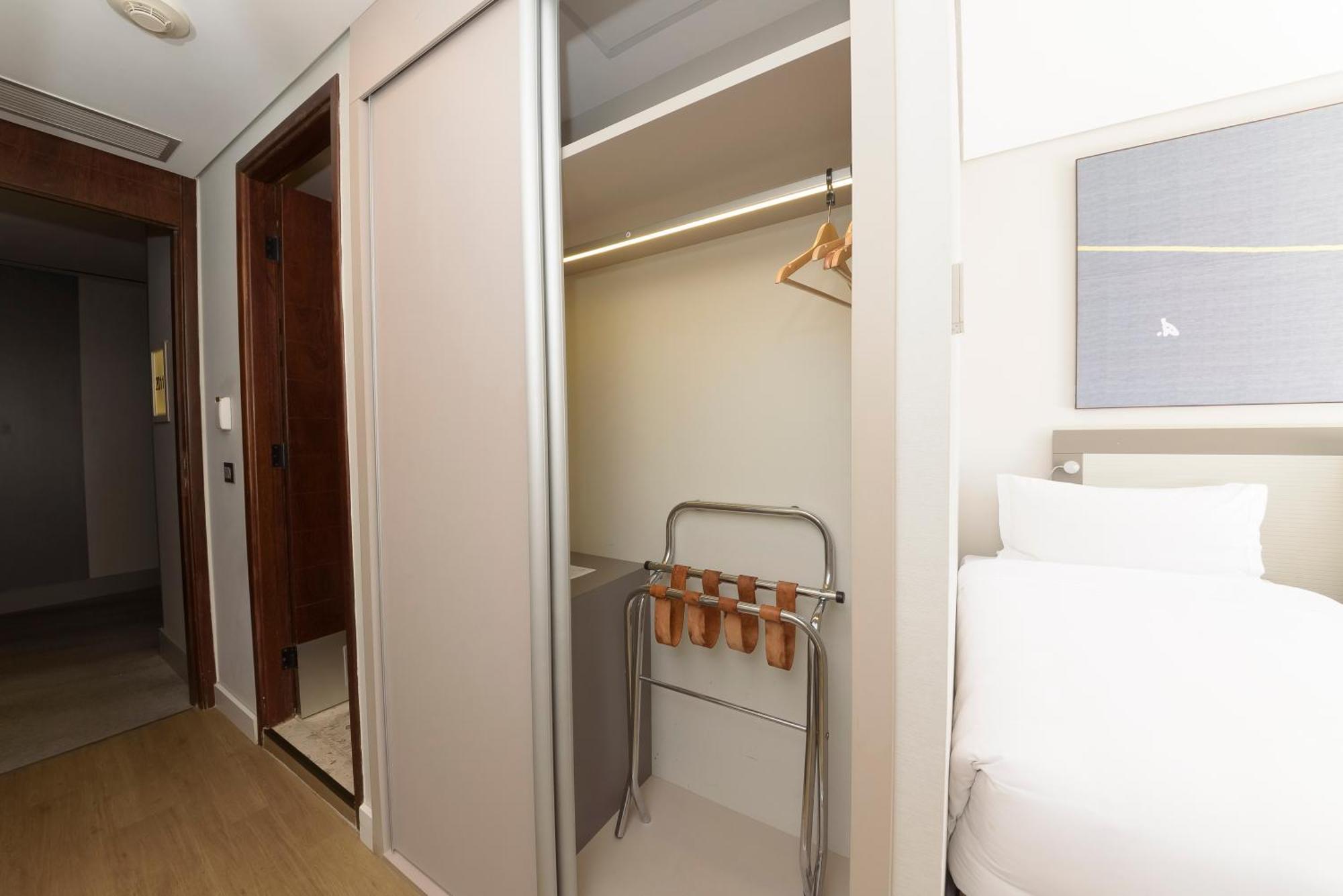 Royal Tulip Brasilia Alvorada Hotel Ngoại thất bức ảnh A sliding door